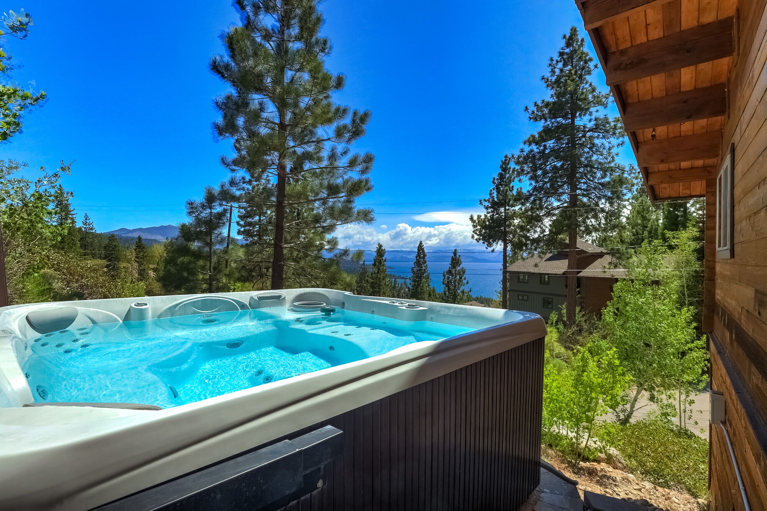 Altitude Adjustment Lodge - Hot tub Sunset Lake Views