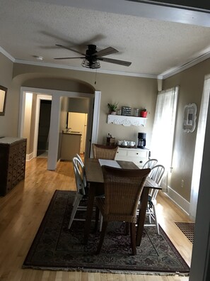 Dining - Private Large 2 Bedroom 1 Bath Downtown Apartment (Mankato)