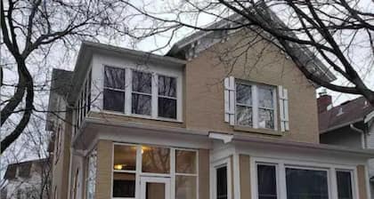 Private Large 2 Bedroom 1 Bath Downtown Apartment
