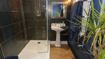 Cottage | Bathroom | Shower