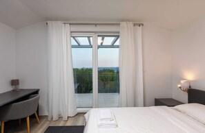 4 habitaciones, tabla de planchar con plancha, wifi y ropa de cama 