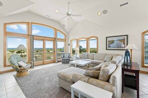 Smart-TV, Bücher, Stereoanlage