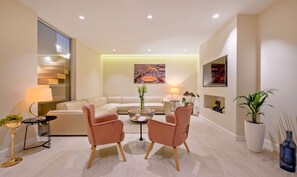 Televisión y chimenea 