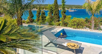 Luxury Beachfront Villa Raquel Solta - Pool, Gym