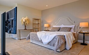 3 bedrooms, in-room safe, iron/ironing board, bed sheets - Luxury Seafront Villa Raquel Solta with Pool, Gym (Necujam)