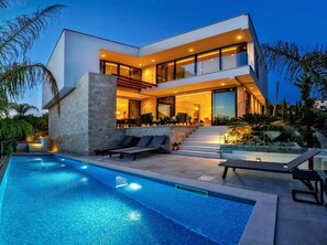 Pool - Luxury Seafront Villa Raquel Solta with Pool, Gym (Necujam)