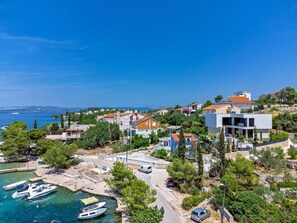 Marina - Luxury Beachfront Villa Raquel Solta with Private Pool, Gym with Seaview (Necujam)