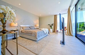 3 slaapkamers, een strijkplank/strijkijzer, wifi, beddengoed