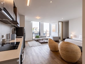 1 habitación, tabla de planchar con plancha, wifi y ropa de cama