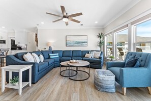 Smart TV, DVD player - Spacious Beachfront 3 Bedroom! (Destin)