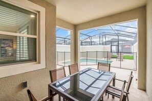 Resortwoning, 4 slaapkamers | Buiten dineren