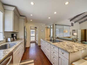 Refrigerador, microondas, horno y lavavajillas 