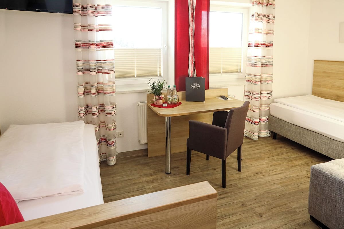 Twin Room | Desk, free WiFi