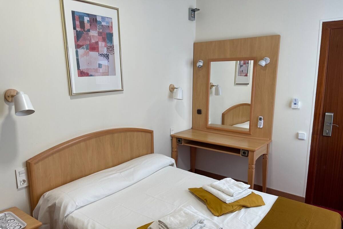 Deluxe Double Room | Minibar, WiFi (free), bed sheets