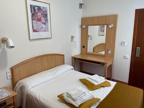 Quarto casal luxo | Frigobar, Wi-Fi de cortesia, roupa de cama
