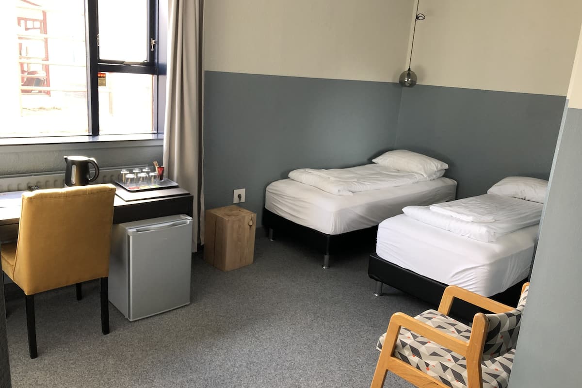 Premium Triple Room with 3 Single Beds | 办公桌、隔音、熨斗/熨衣板、免费 WiFi