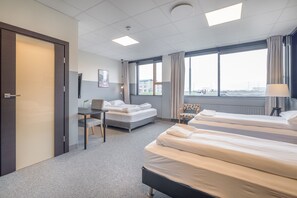 책상, 방음 설비, 다리미/다리미판, 무료 WiFi