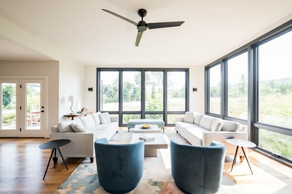 تلفزيون ذكي، كُتُب