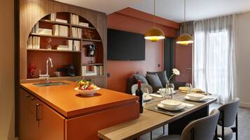 Refrigerador, horno, placa de cocina, lavavajillas