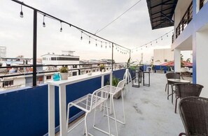 Outdoor dining - By Dee at Jomtien (Pattaya)