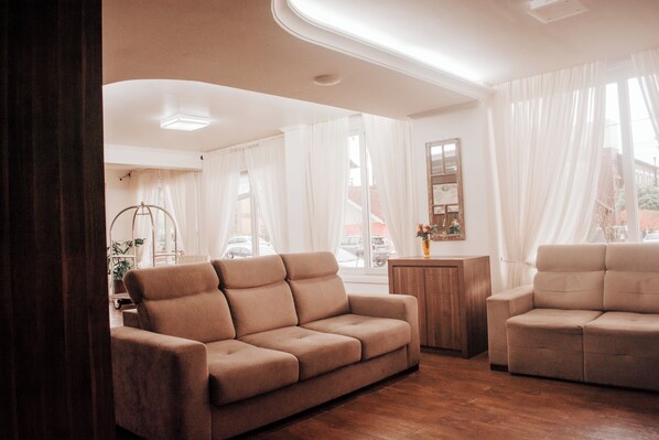 المنشأة من الداخل