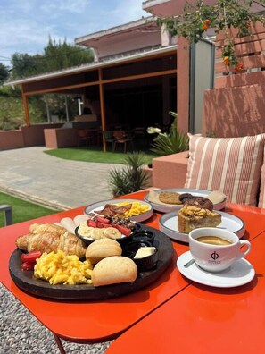 Outdoor dining - Aquarius Pool Aparthotel (Corfu)