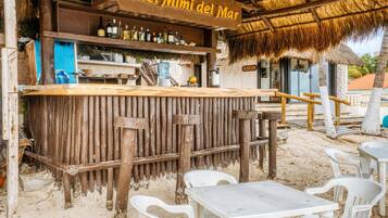 Bar (en la propiedad)