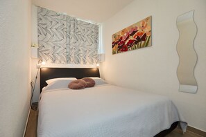 2 chambres, fer et planche à repasser, Wi-Fi gratuit, draps fournis