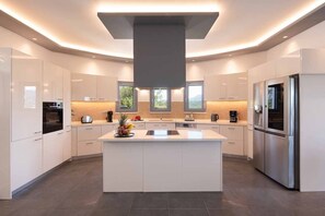 Luxury Villa | Private kitchen