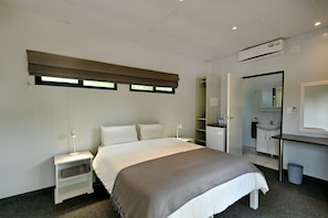 Double Room | Minibar, bed sheets - Sleepover Komatipoort (Nkomazi)