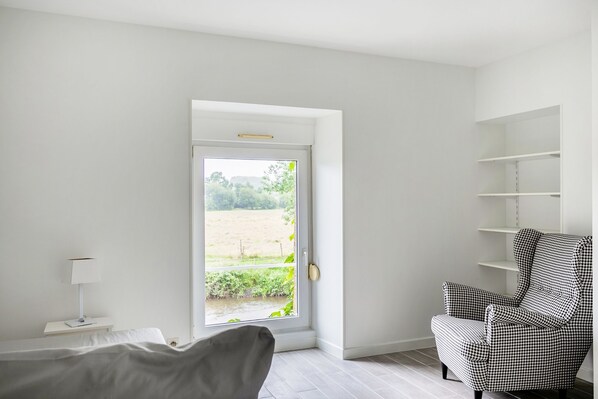 4 عدّة غرف نوم ومكواة/لوح كي وواي فاي مجانًا وملاءات أسرّة