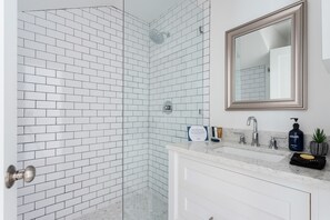Hair dryer, soap, shampoo, toilet paper - Third Floor Private Sundeck! | The Poseidon (Charleston)