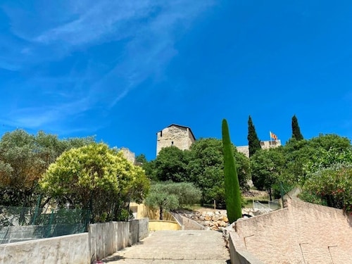 VILLA AT THE FOOT OF THE CASTLE WITH STUNNING VIEWS