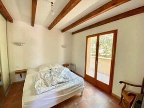 4 bedrooms, iron/ironing board, WiFi - VILLA AT THE FOOT OF THE CASTLE WITH STUNNING VIEWS (Gréoux-les-Bains)