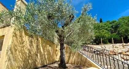 VILLA AT THE FOOT OF THE CASTLE WITH STUNNING VIEWS