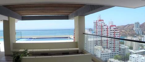 Télévision à écran plat de 32 pouces avec chaînes par câble, télévision