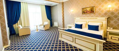 Deluxe tweepersoonskamer | Luxe beddengoed, een minibar, een kluis op de kamer