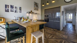 Kaffetrakter/tekoker, kjøleskap, mikrobølgeovn og ovn
