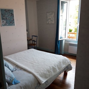 Double Room, Ensuite (n°1) | 1 bedroom - Chambres D'hôtes Condat (Condat-sur-Ganaveix)