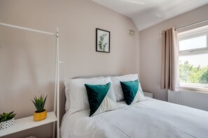 3 bedrooms, iron/ironing board, free WiFi, bed sheets