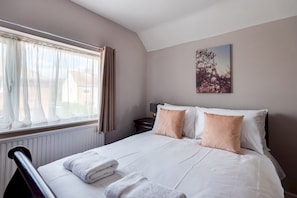 3 chambres, fer et planche à repasser, Wi-Fi gratuit, draps fournis