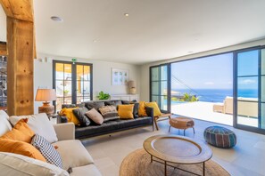 Villa, 5 Bedrooms, Private Pool, Ocean View | Living area - Horizonte Azul (Ribeira Brava)