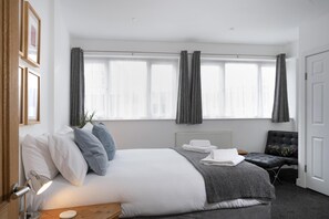 3 bedrooms, iron/ironing board - Plum Guide - Shining Sea (Portsmouth)