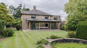 Exterior - Plum Guide - Pear Blossom (Ilminster)