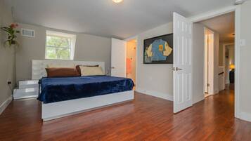 4 bedrooms, iron/ironing board, free WiFi, bed sheets