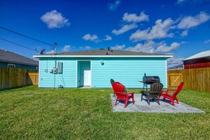 Outdoor dining - `Drift Away at the Turquoise Turtle` (Aransas Pass)