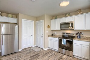 Réfrigérateur, four, plaque de cuisson, lave-vaisselle