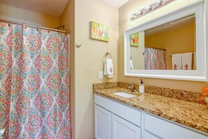 Hair dryer, towels - `Drift Away at the Turquoise Turtle` (Aransas Pass)