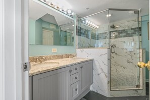 Combined shower/bathtub - Ocean Bay Club 1604-4BR/3BA Oceanfront condo in Ocean Drive (North Myrtle Beach)