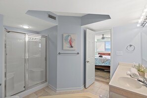 Ensemble douche/baignoire, baignoire à jets